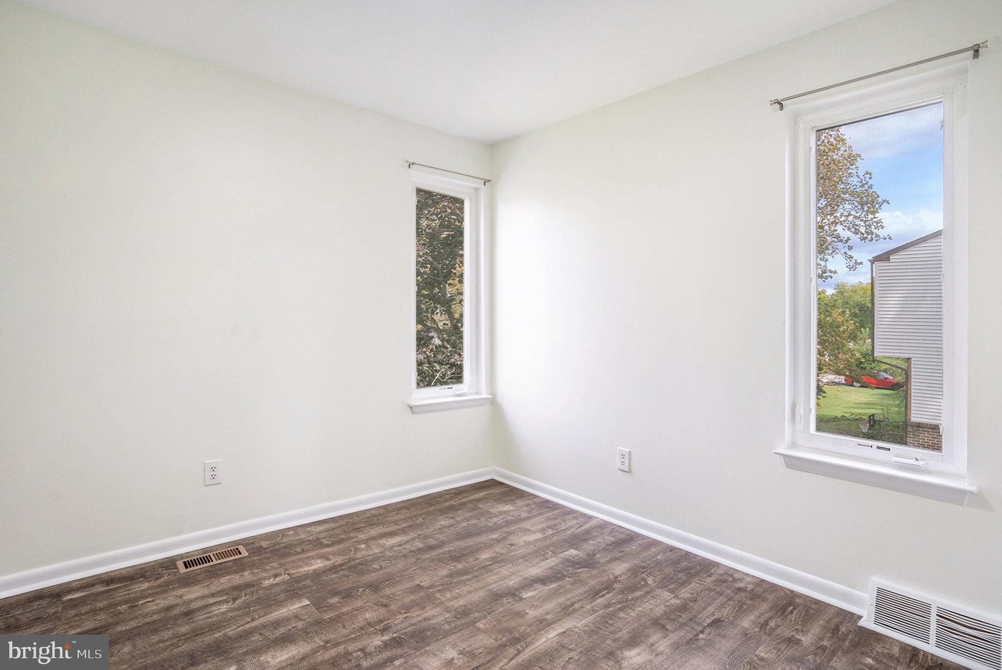 112 Hamlet Dr