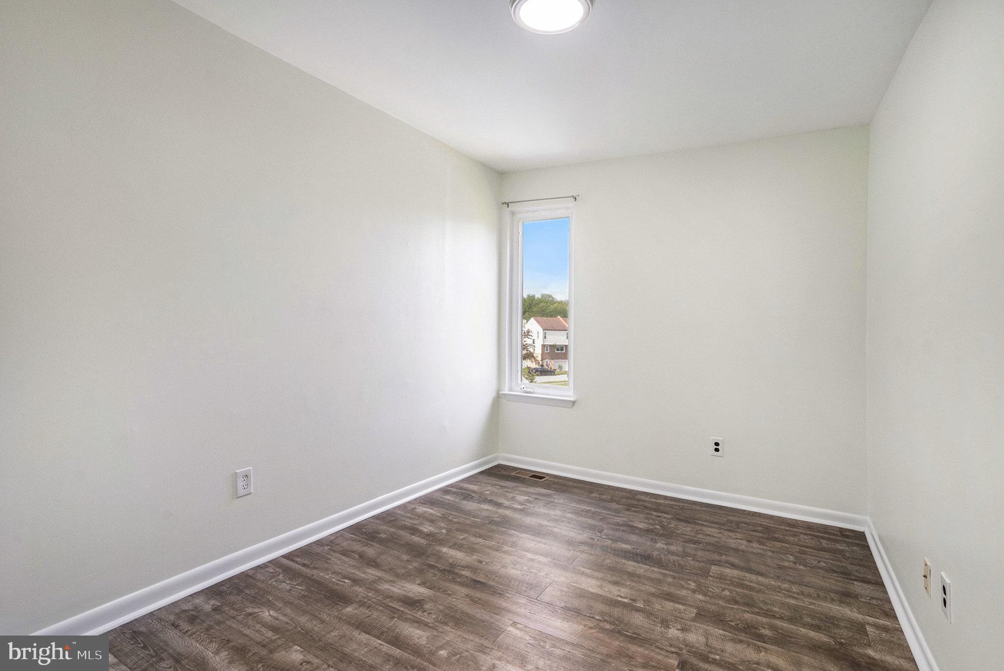 112 Hamlet Dr