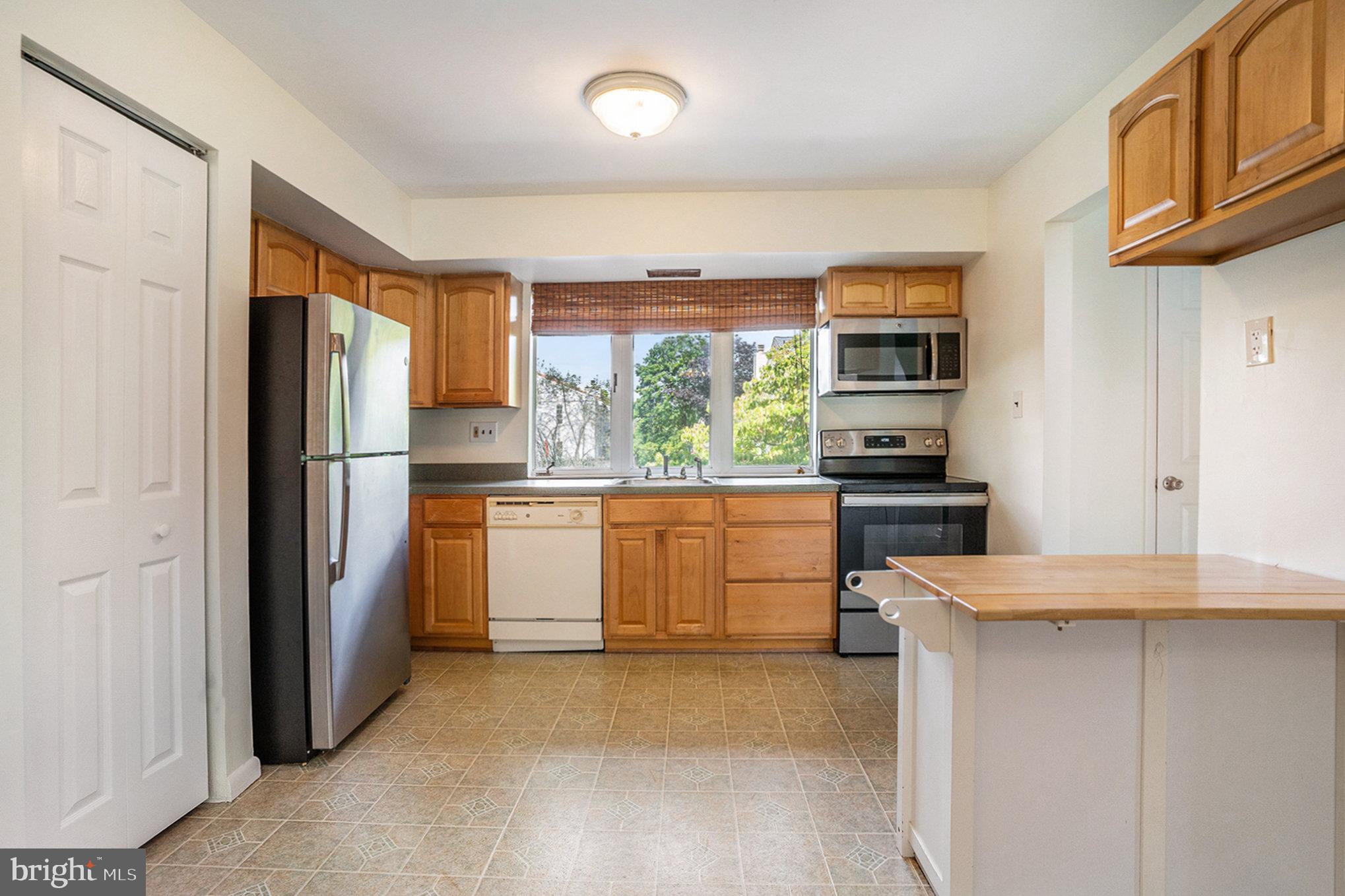112 Hamlet Dr