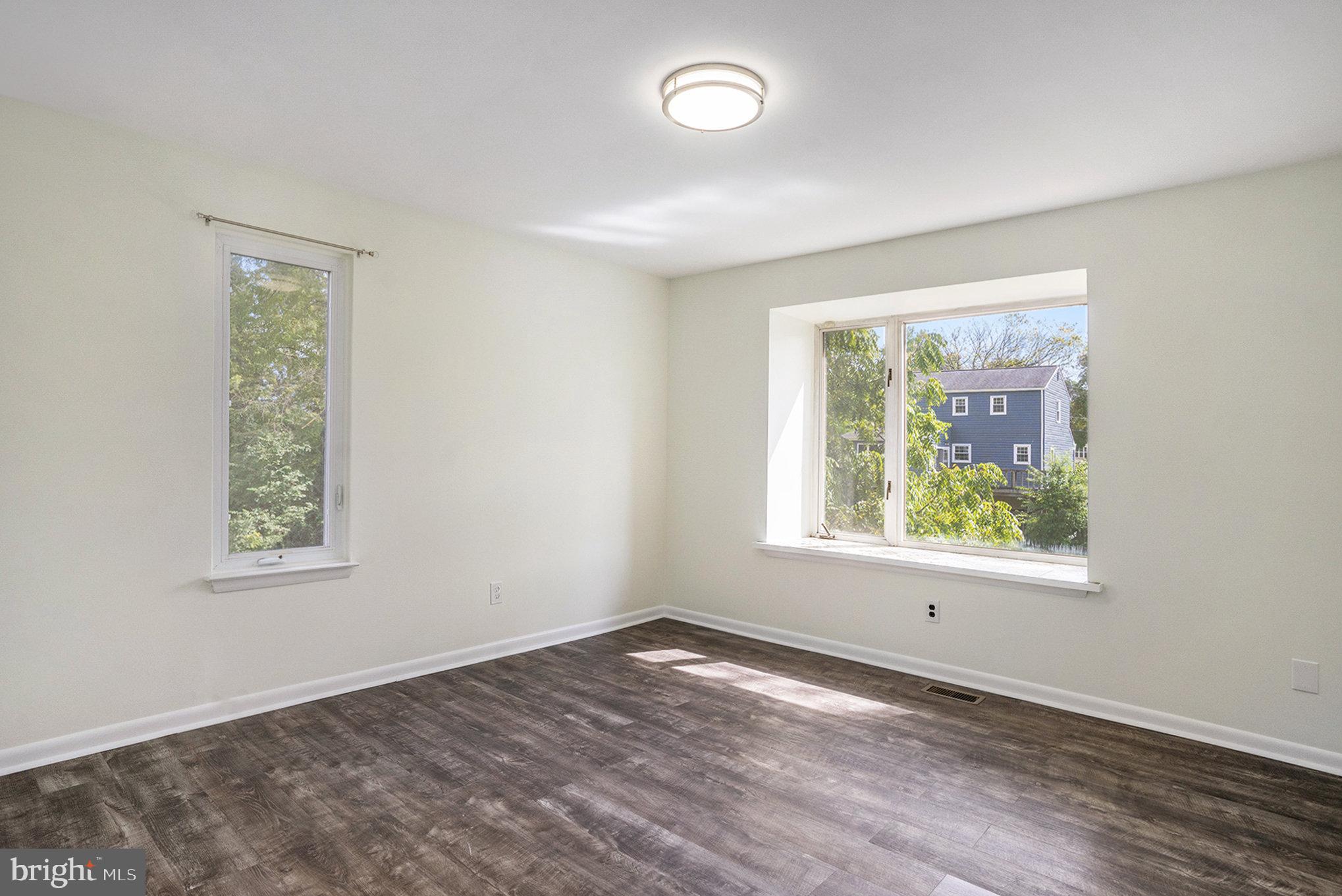 112 Hamlet Dr