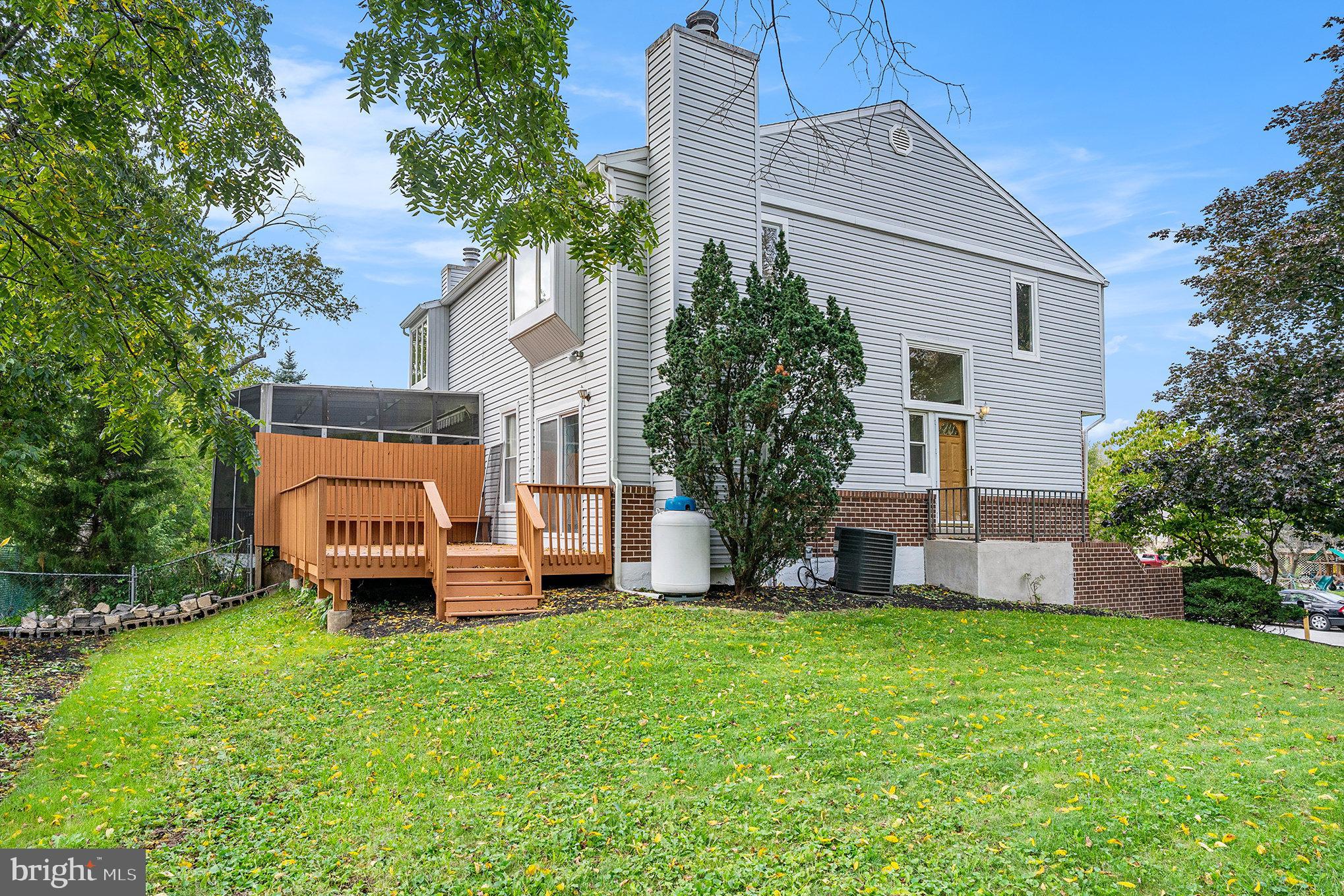 112 Hamlet Dr