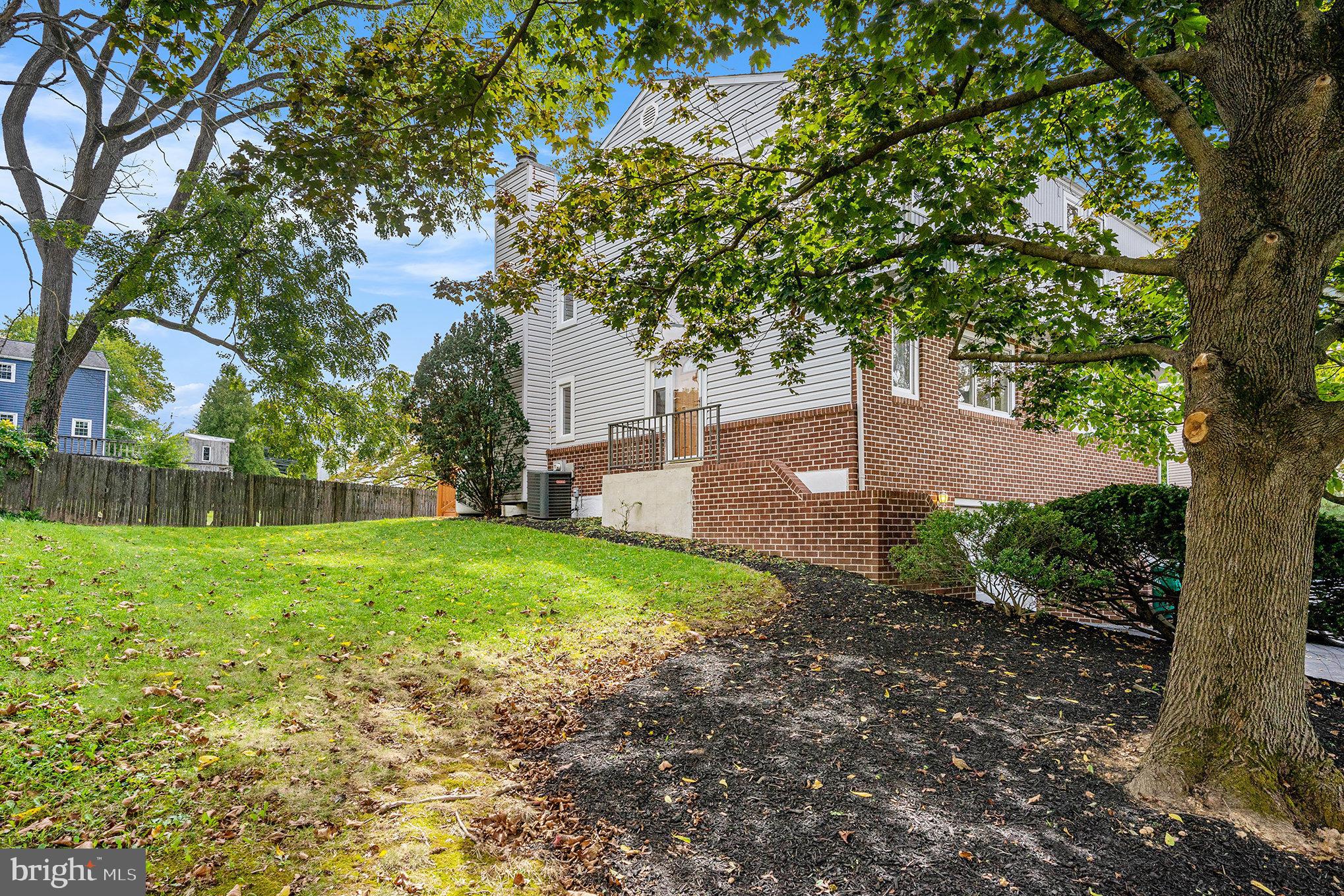 112 Hamlet Dr