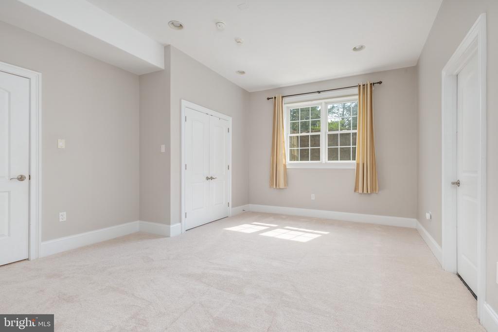 333 Greenbank Rd