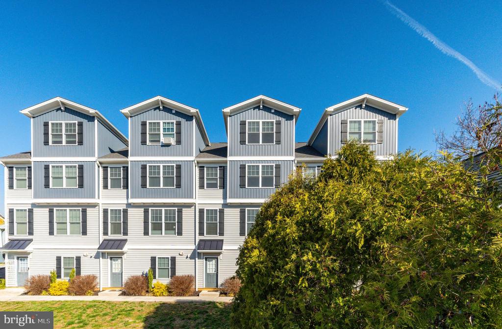 905 SPRING MILL AVE #B