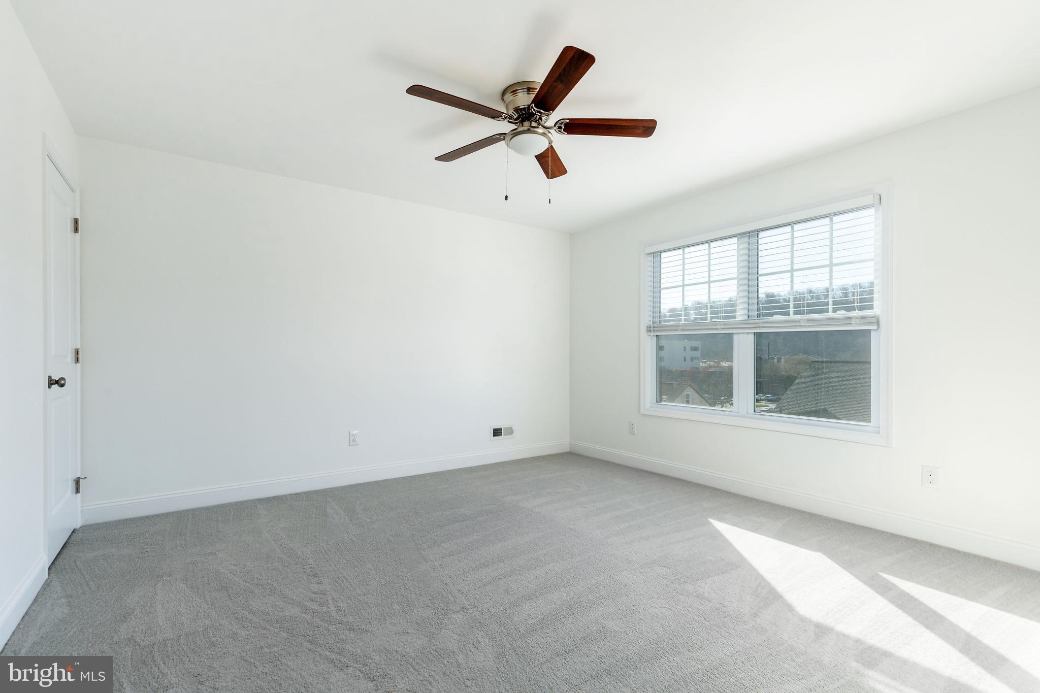 905 SPRING MILL AVE #B