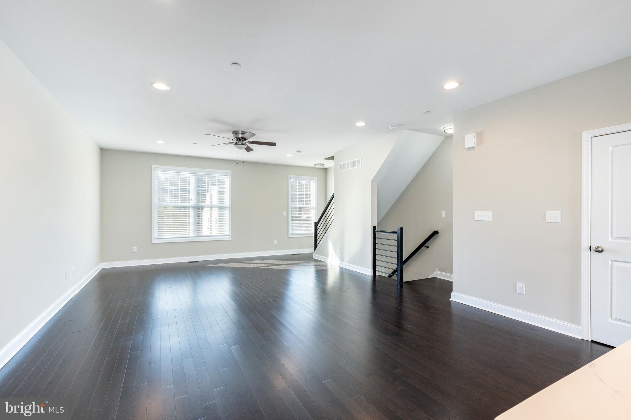 905 SPRING MILL AVE #B