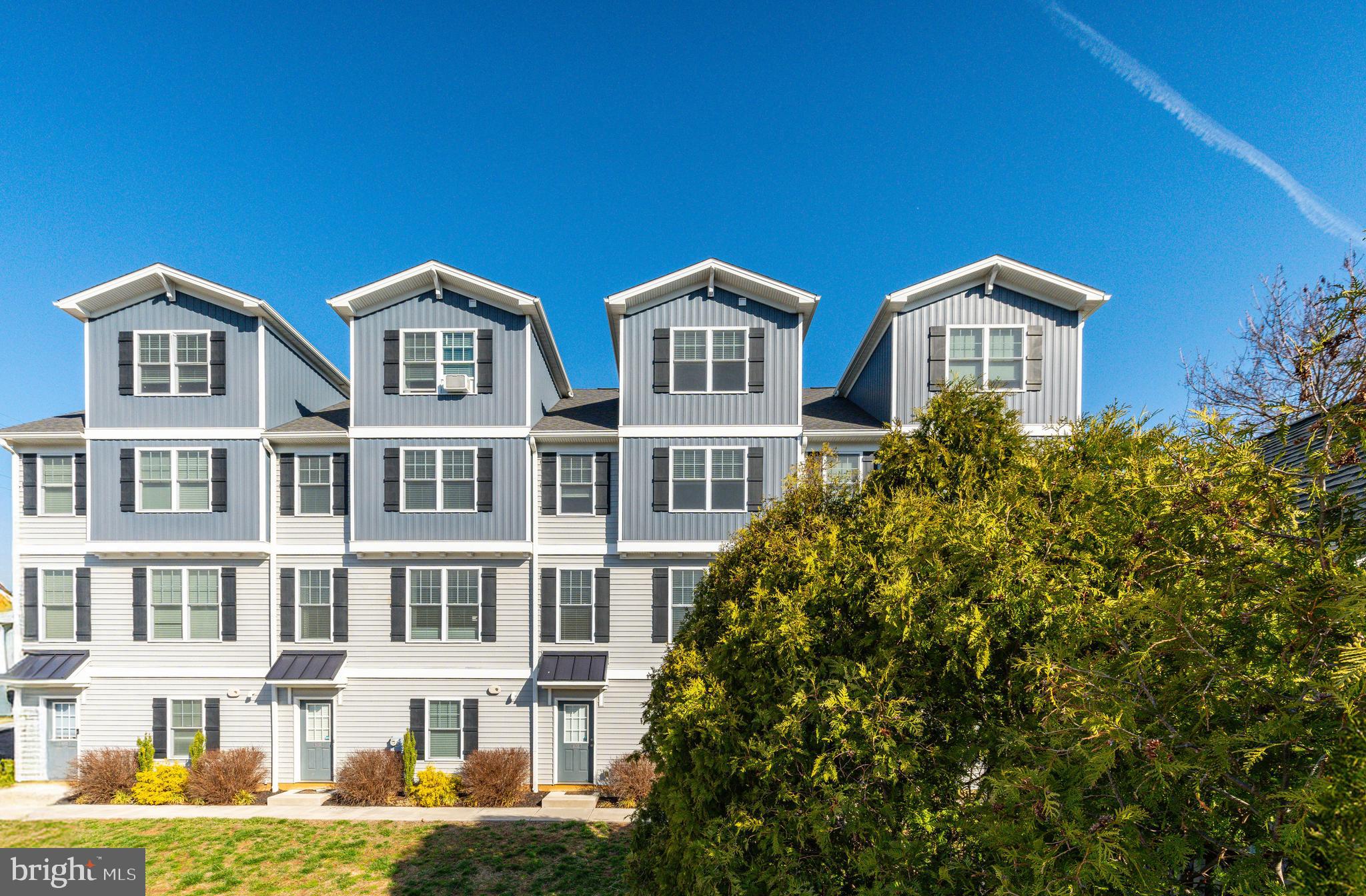 905 SPRING MILL AVE #B