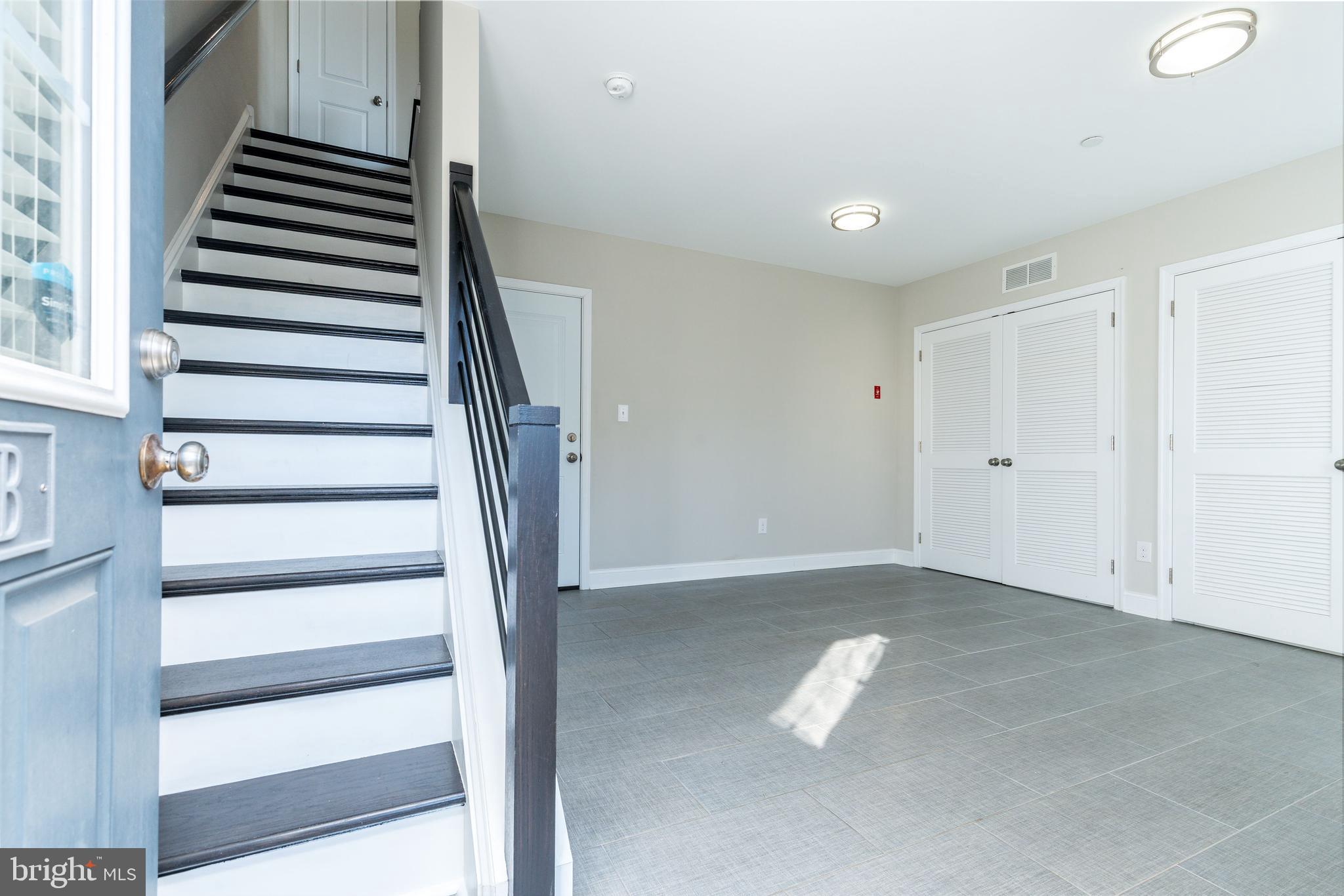 905 SPRING MILL AVE #B