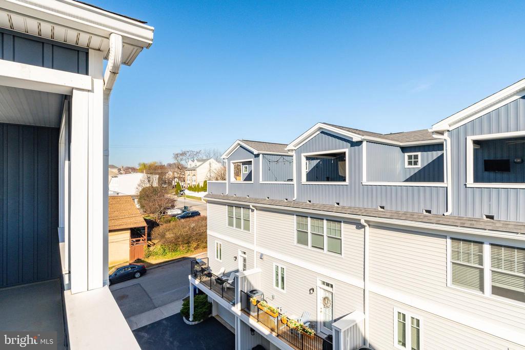 905 SPRING MILL AVE #B