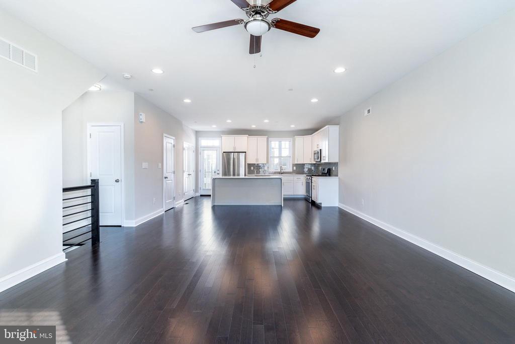 905 SPRING MILL AVE #B