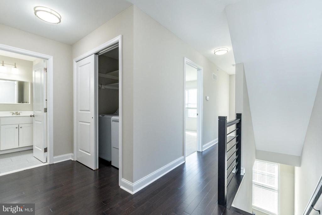 905 SPRING MILL AVE #B
