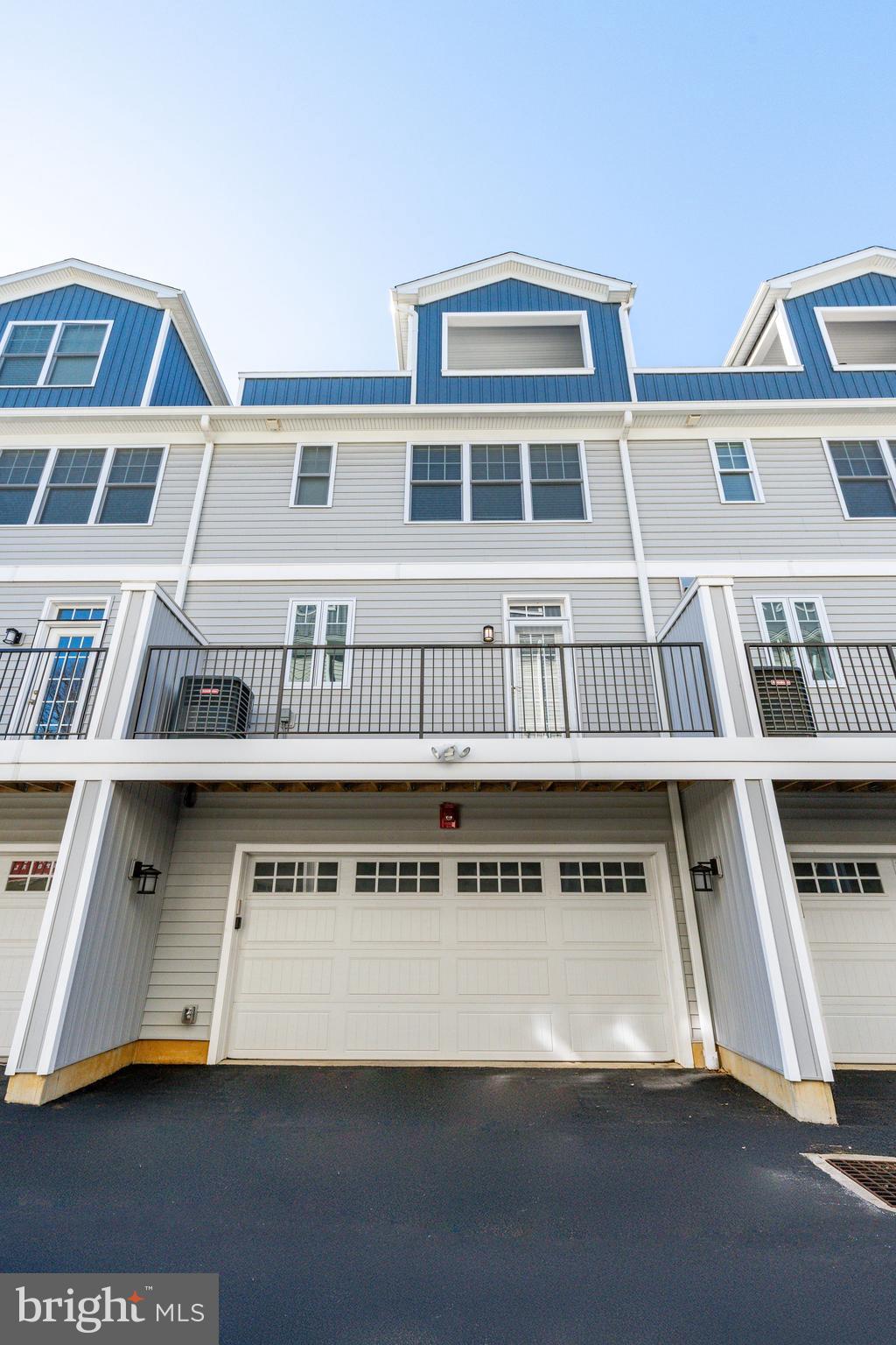 905 SPRING MILL AVE #B