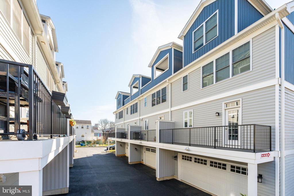 905 SPRING MILL AVE #B