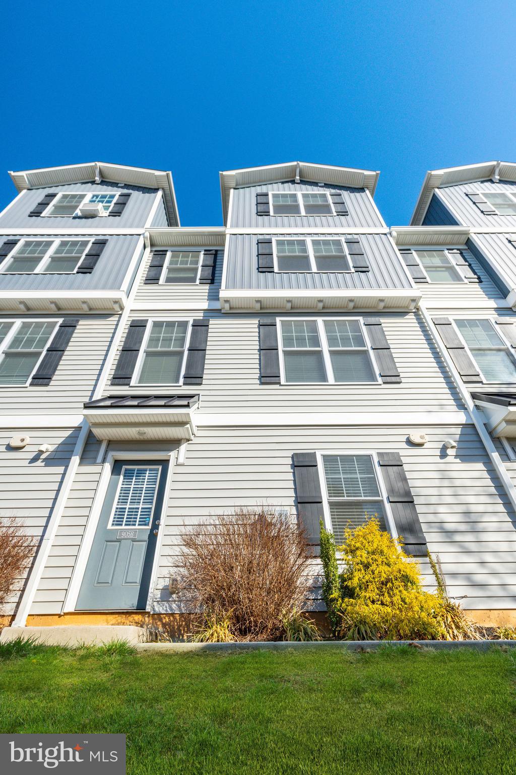 905 SPRING MILL AVE #B