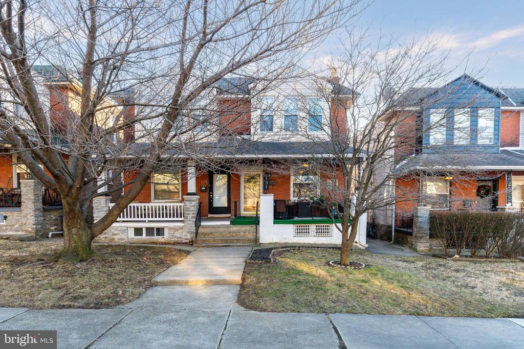 131 W 8th Ave