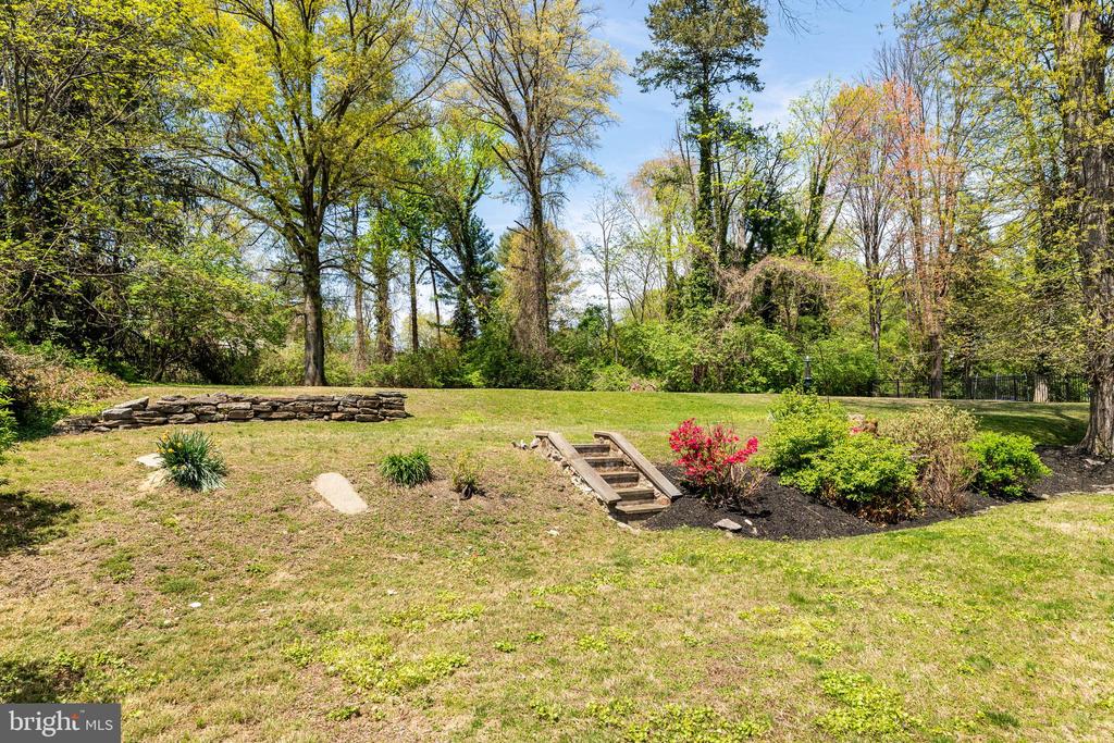 912 Centennial Rd
