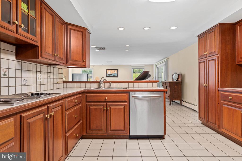 912 Centennial Rd