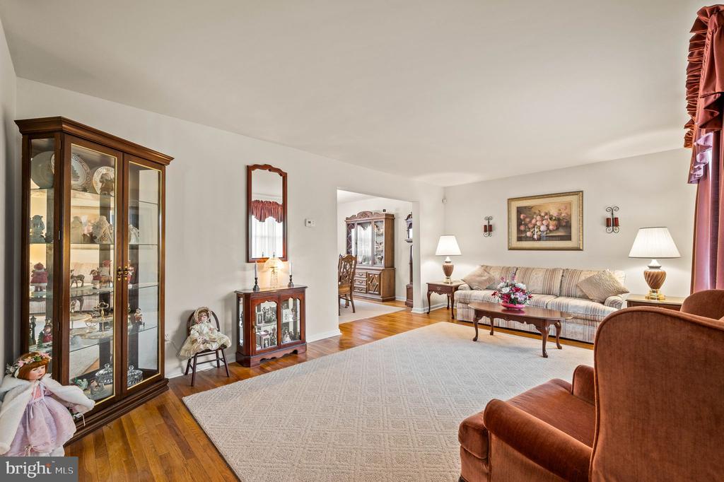 712 Caley Rd