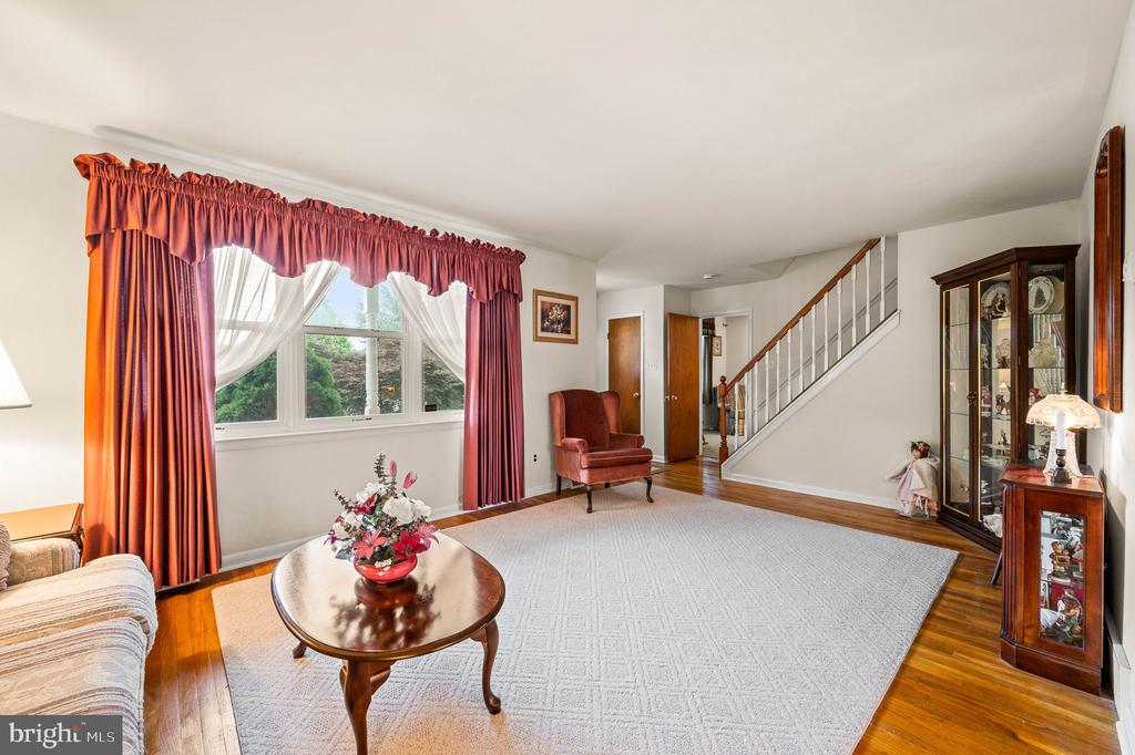 712 Caley Rd
