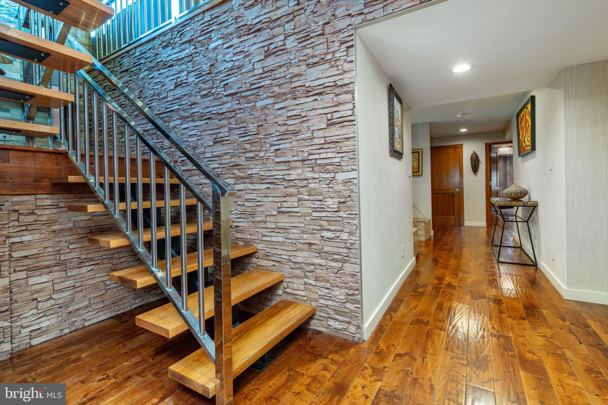 1211 Lafayette Rd
