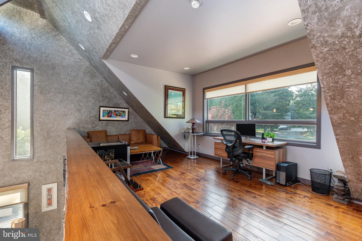 1211 Lafayette Rd
