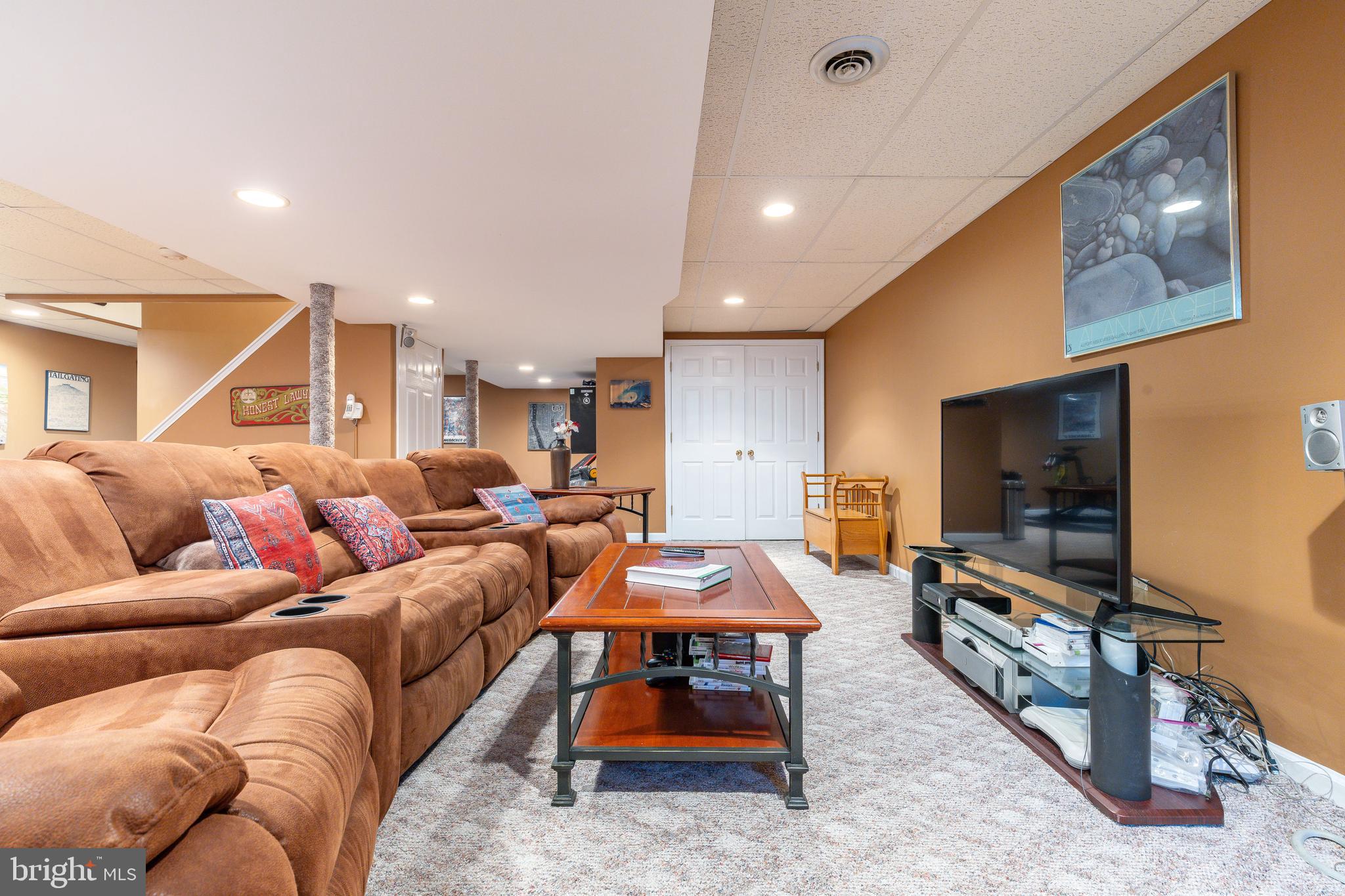 121 SCARLET DRIVE