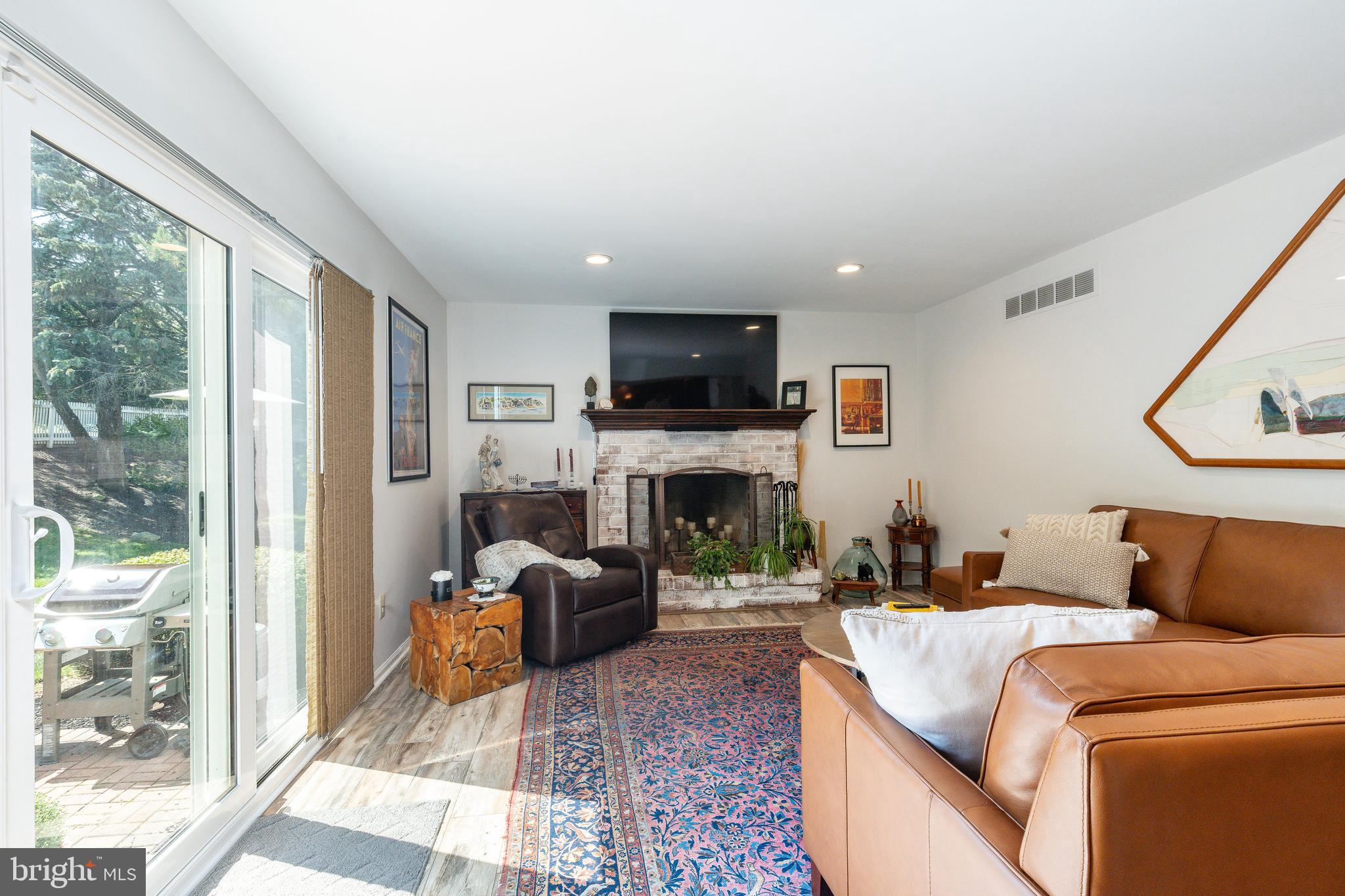 121 SCARLET DRIVE