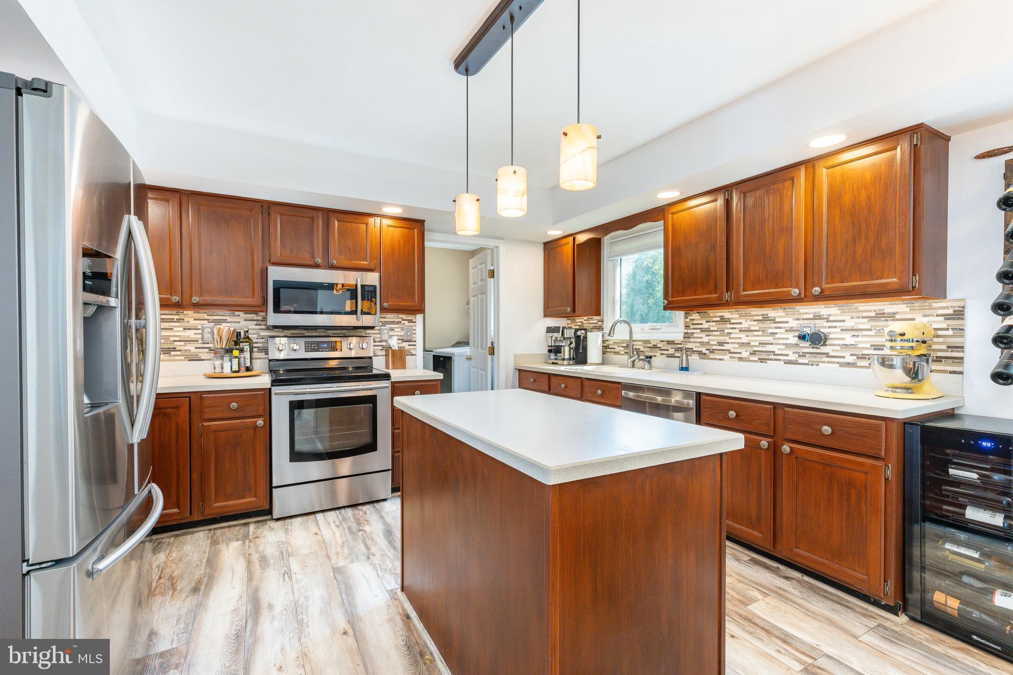 121 SCARLET DRIVE