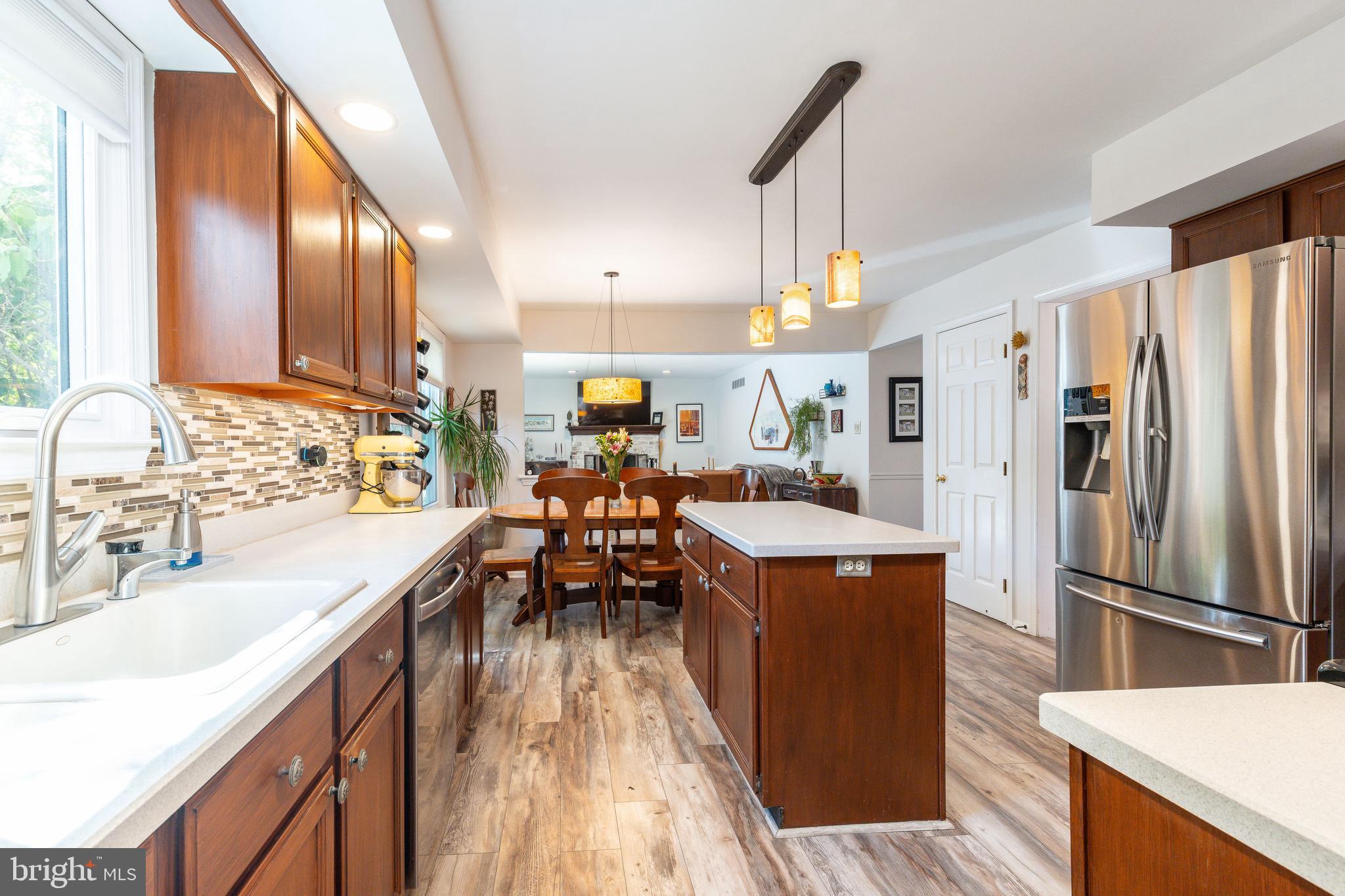 121 SCARLET DRIVE