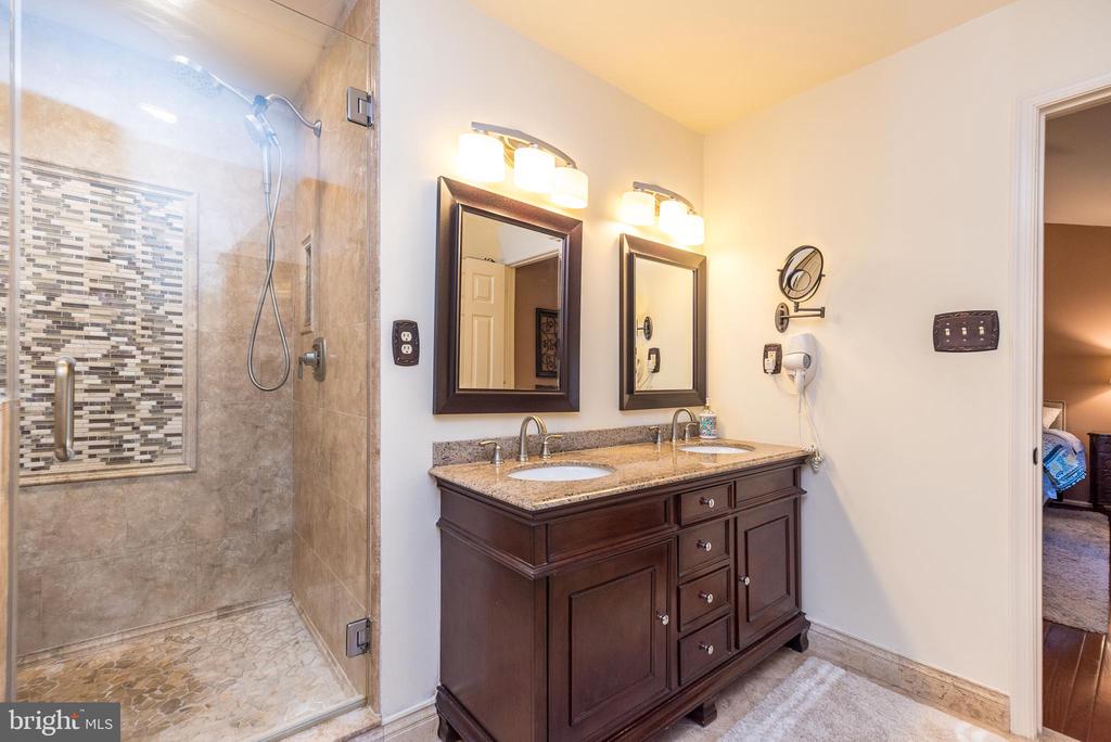 137 STEEPLECHASE DRIVE