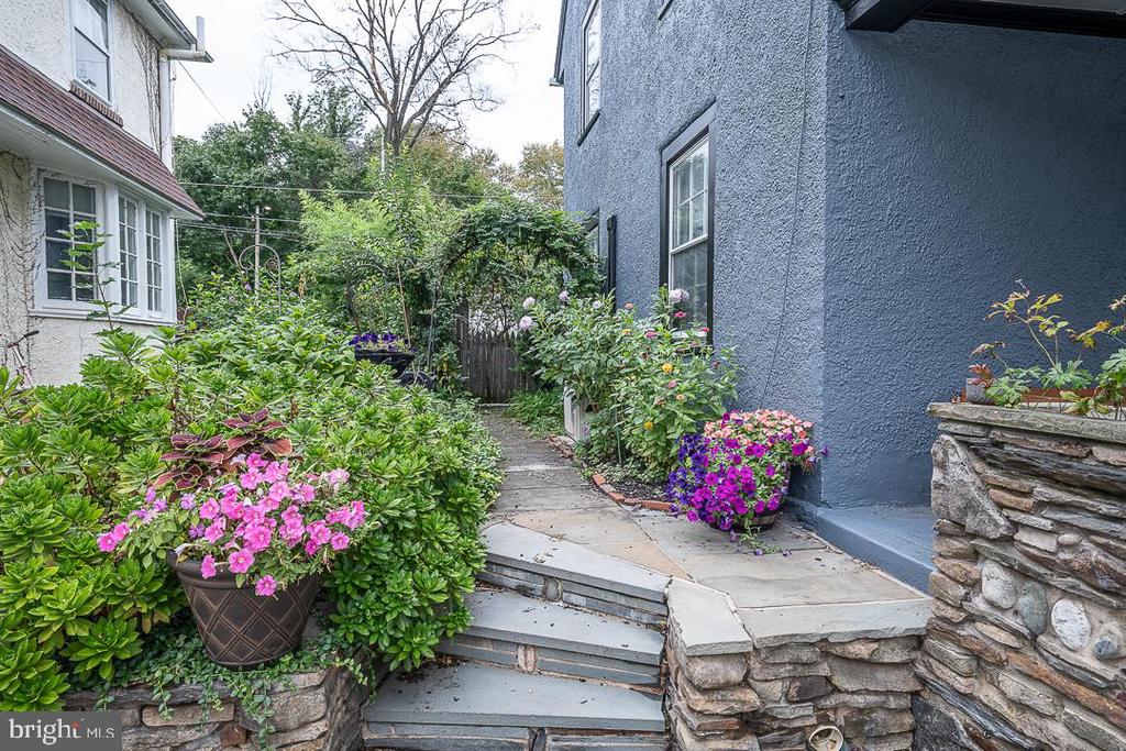 405 BERKLEY ROAD