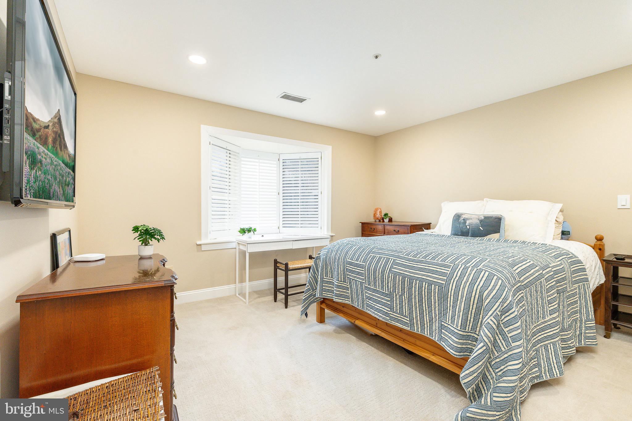 1120 GRANDVIEW TERRACE