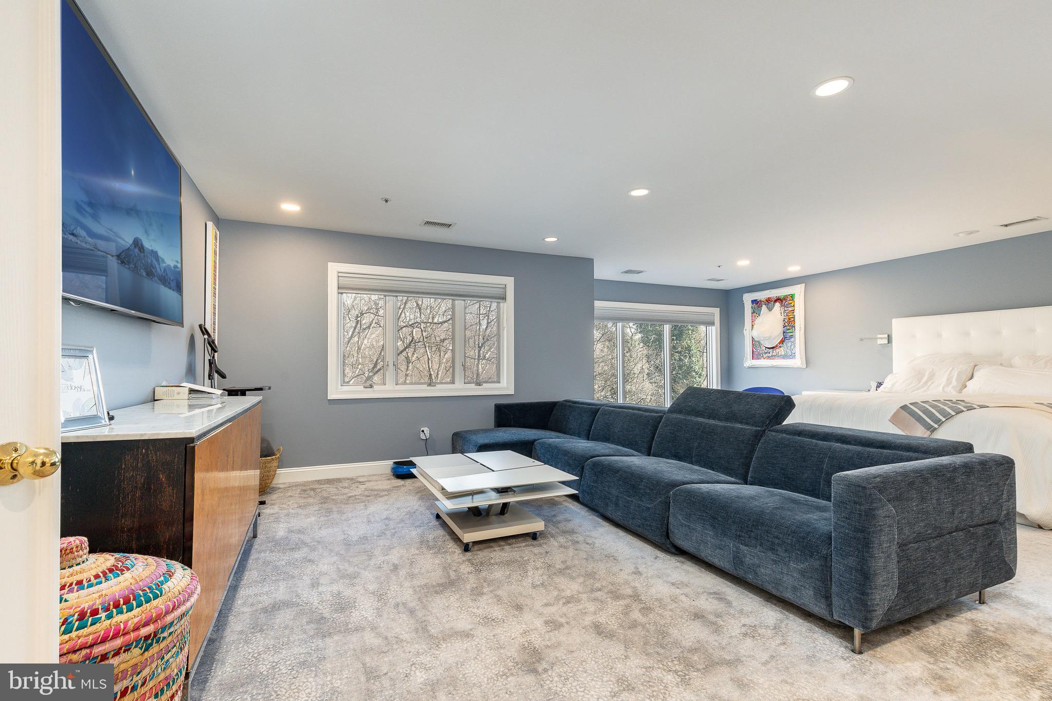 1120 GRANDVIEW TERRACE