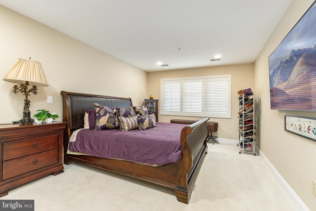 1120 GRANDVIEW TERRACE