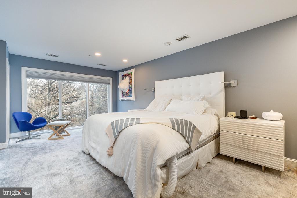 1120 GRANDVIEW TERRACE