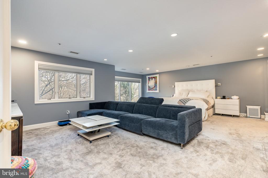 1120 GRANDVIEW TERRACE