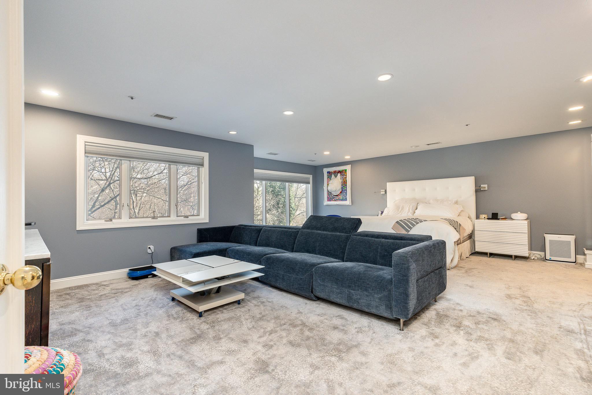 1120 GRANDVIEW TERRACE