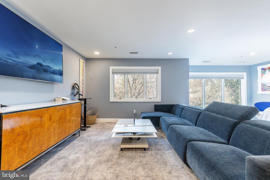 1120 GRANDVIEW TERRACE