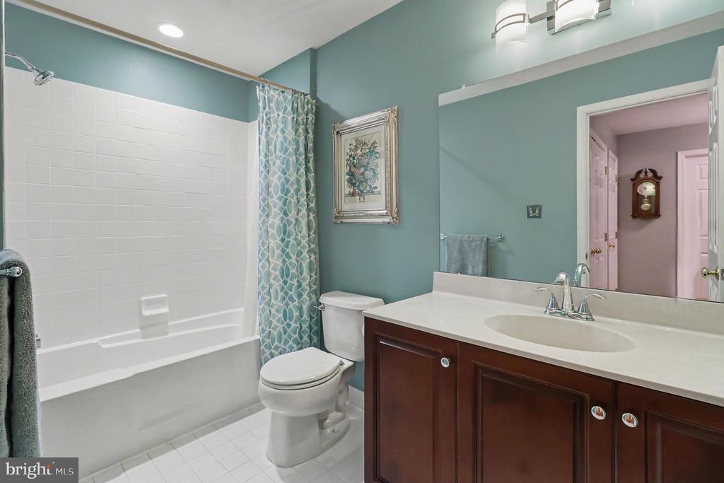 131 MEADOW VIEW LANE