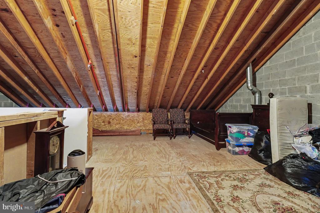 131 MEADOW VIEW LANE