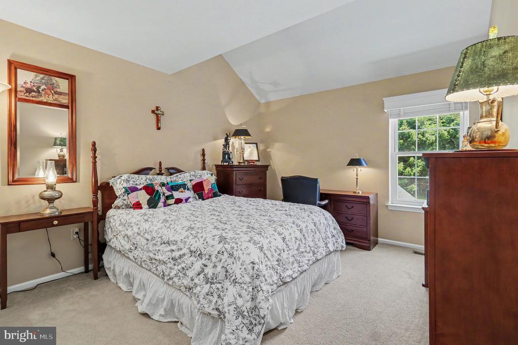 131 MEADOW VIEW LANE