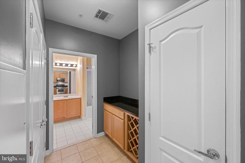 350 W ELM STREET Unit: 3122