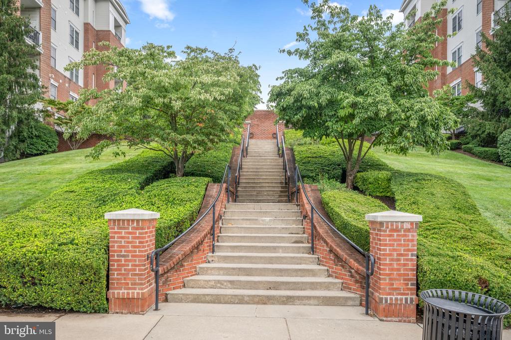 350 W ELM STREET Unit: 3122