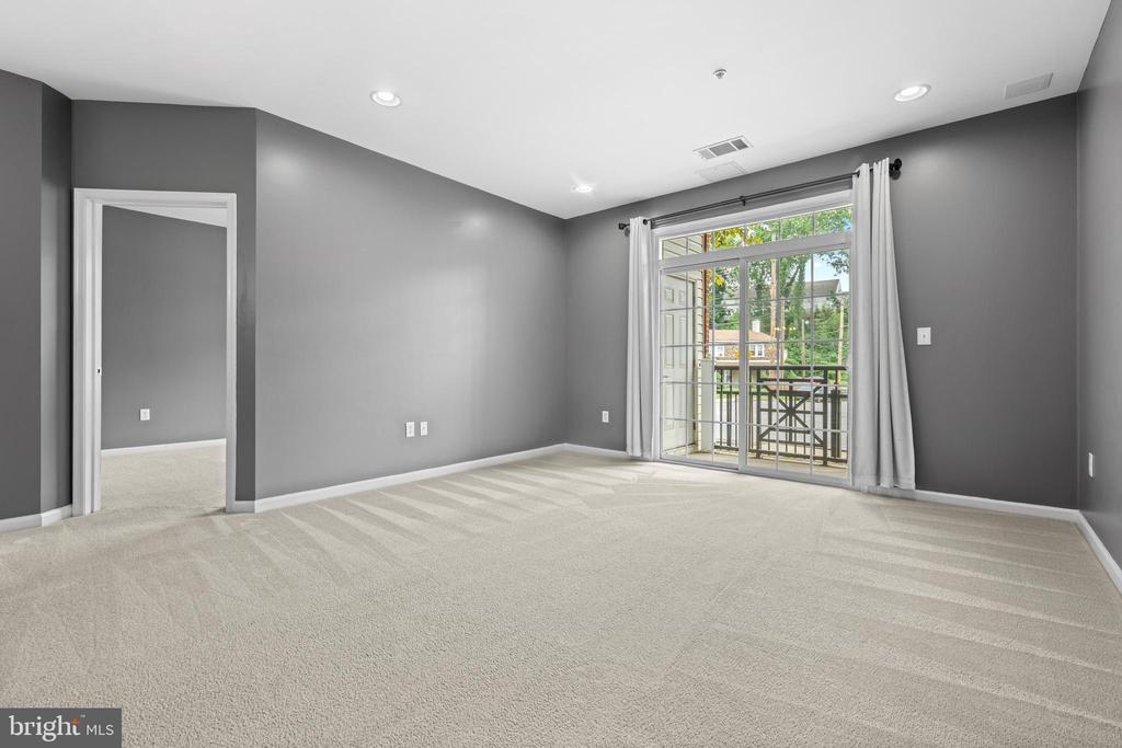 350 W ELM STREET Unit: 3122
