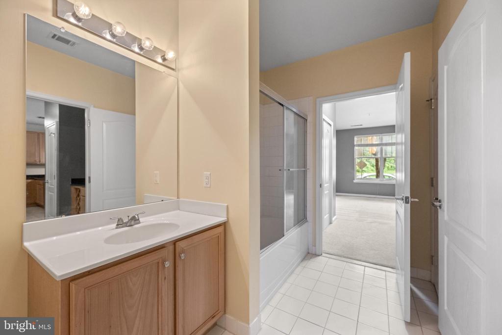 350 W ELM STREET Unit: 3122