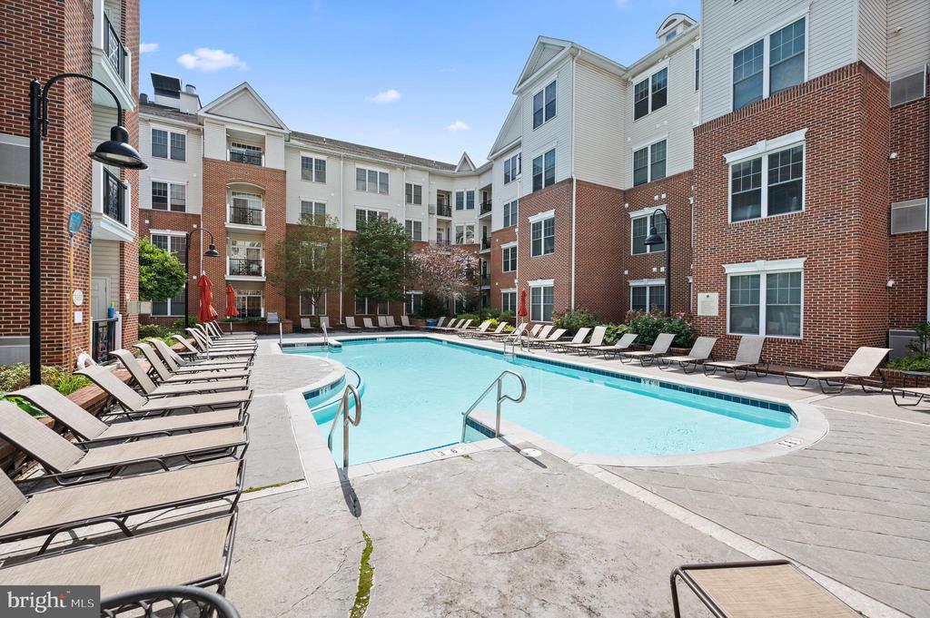 350 W ELM STREET Unit: 3122