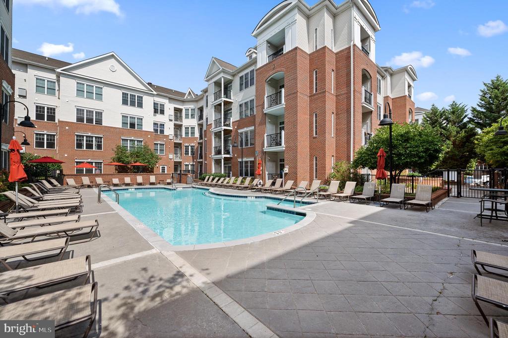 350 W ELM STREET Unit: 3122