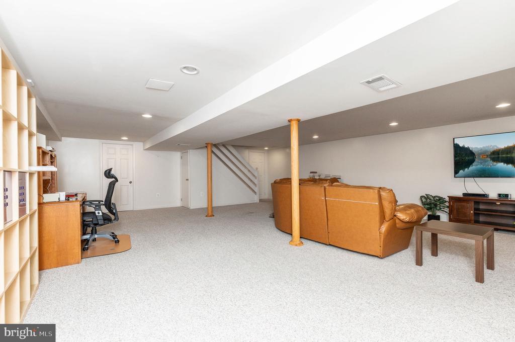 8408 ELLISTON DRIVE
