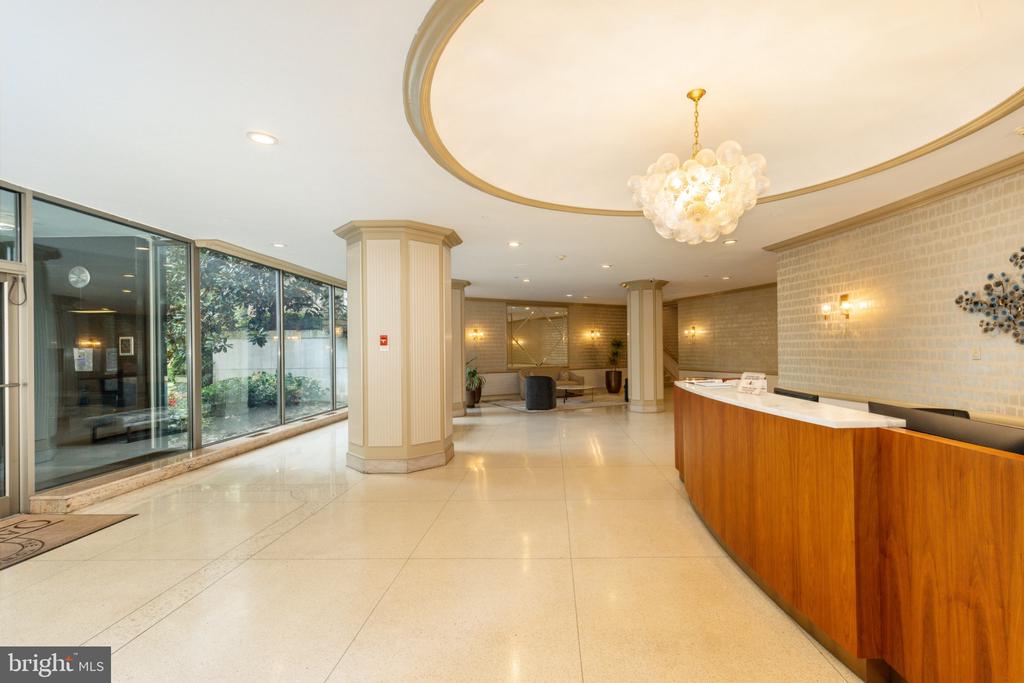 1600 HAGYS FORD ROAD Unit: 8U