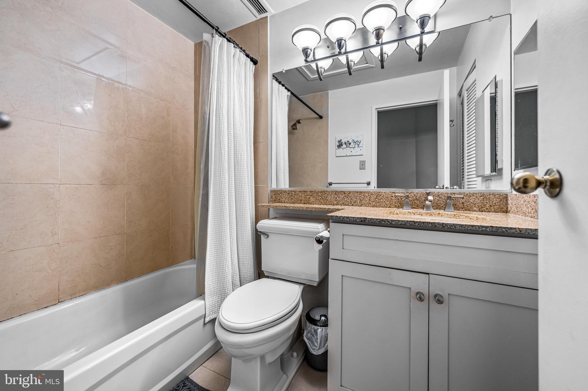 2429-41 Locust St #219